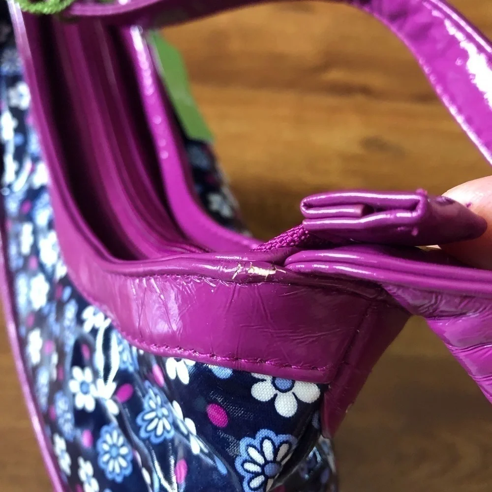 Vera Bradley Hotsy Totsy Hobo in boysenberry print (tiny Flaw)